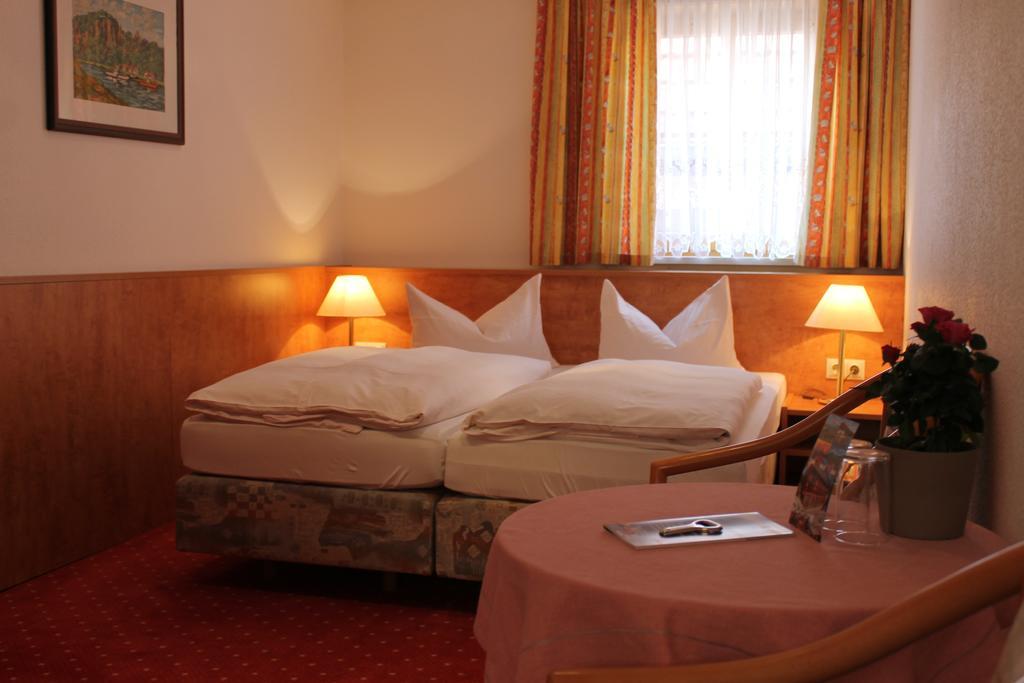 Gasthaus& Pension Zum Roten Haus バート・シャンダウ 部屋 写真