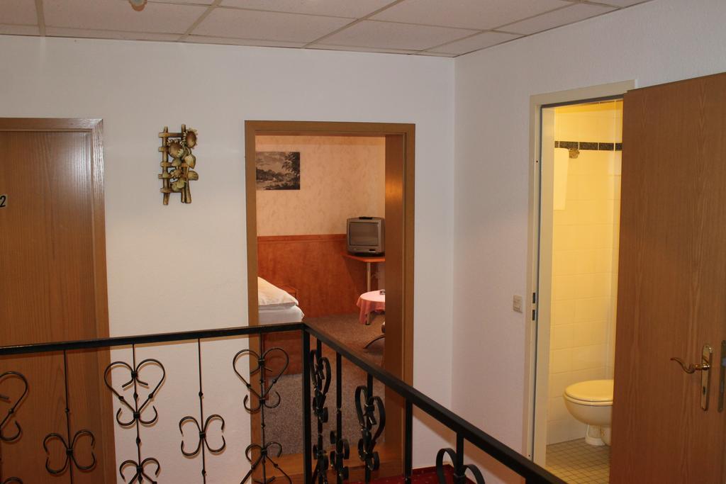 Gasthaus& Pension Zum Roten Haus バート・シャンダウ 部屋 写真