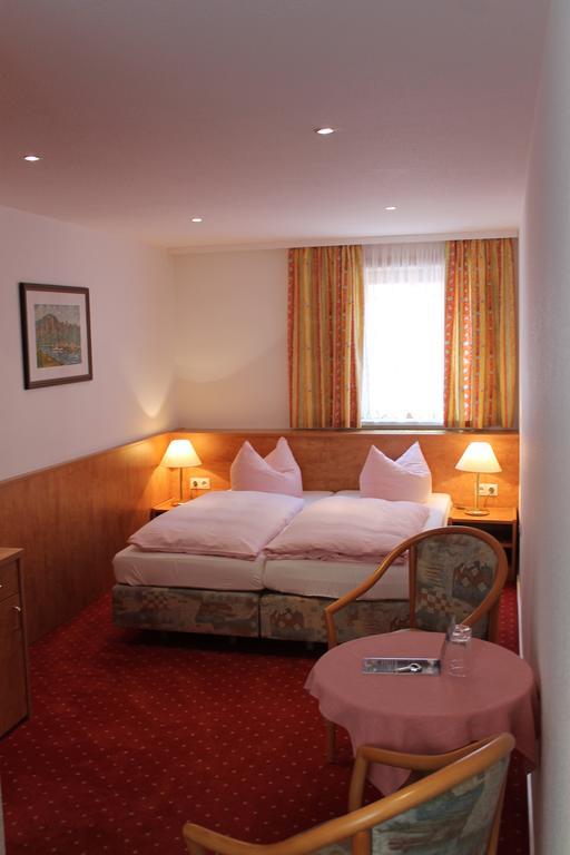 Gasthaus& Pension Zum Roten Haus バート・シャンダウ 部屋 写真